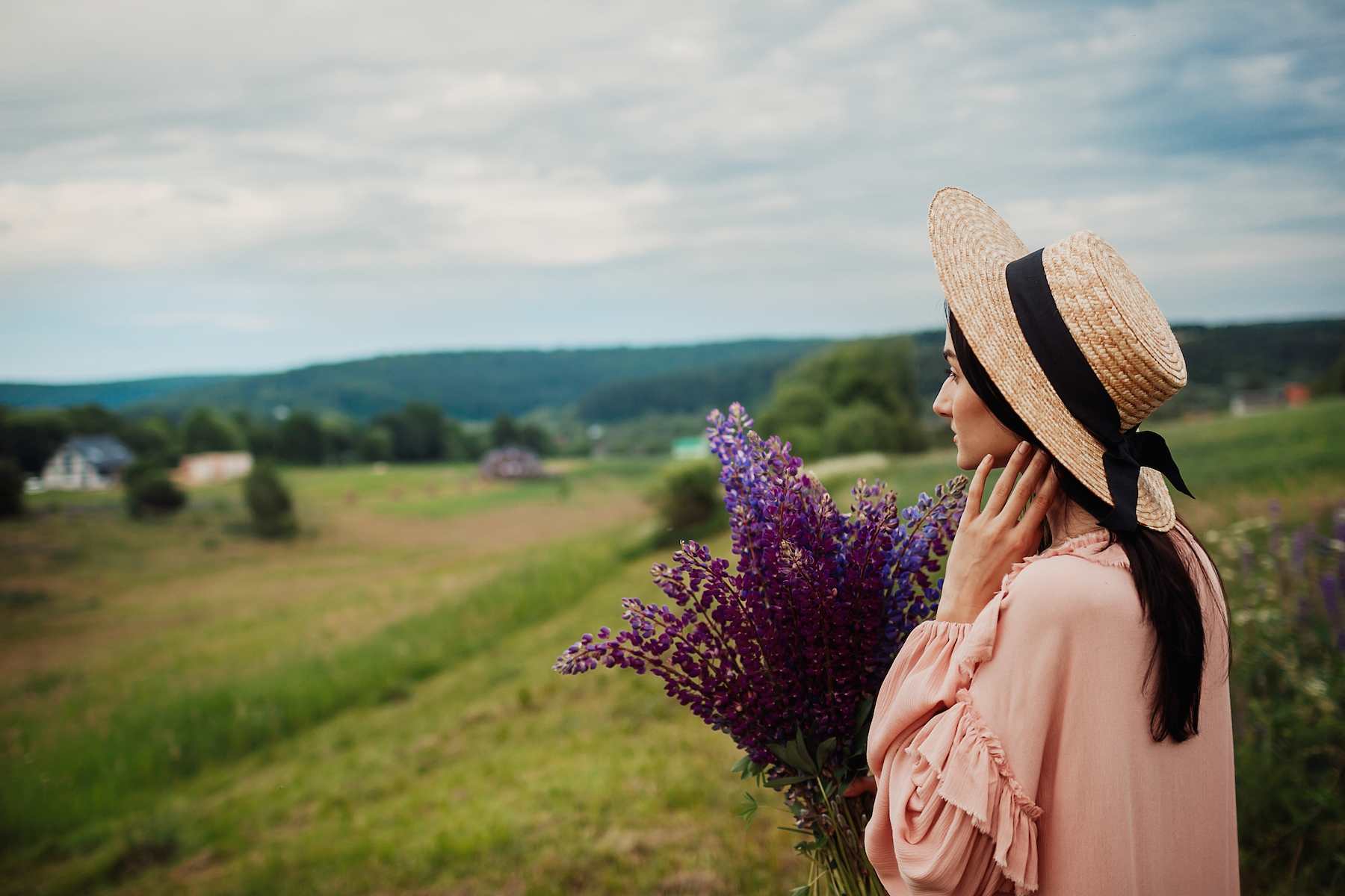 woman-hay-hat-poses-with-bouquet-lavander-field (1).jpg