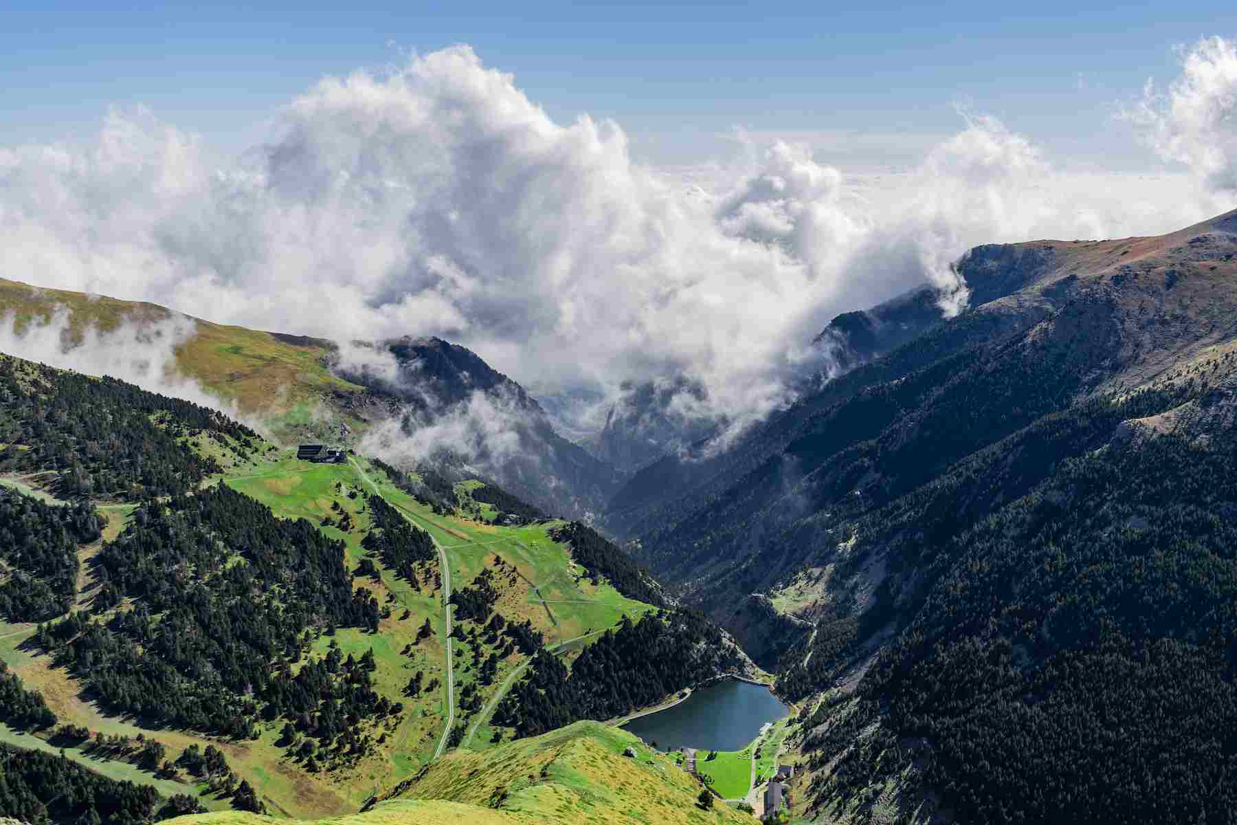 beautiful-view-from-clouds-valley (2) (1).jpg beautiful-view-from-clouds-valley (2) (1).jpg