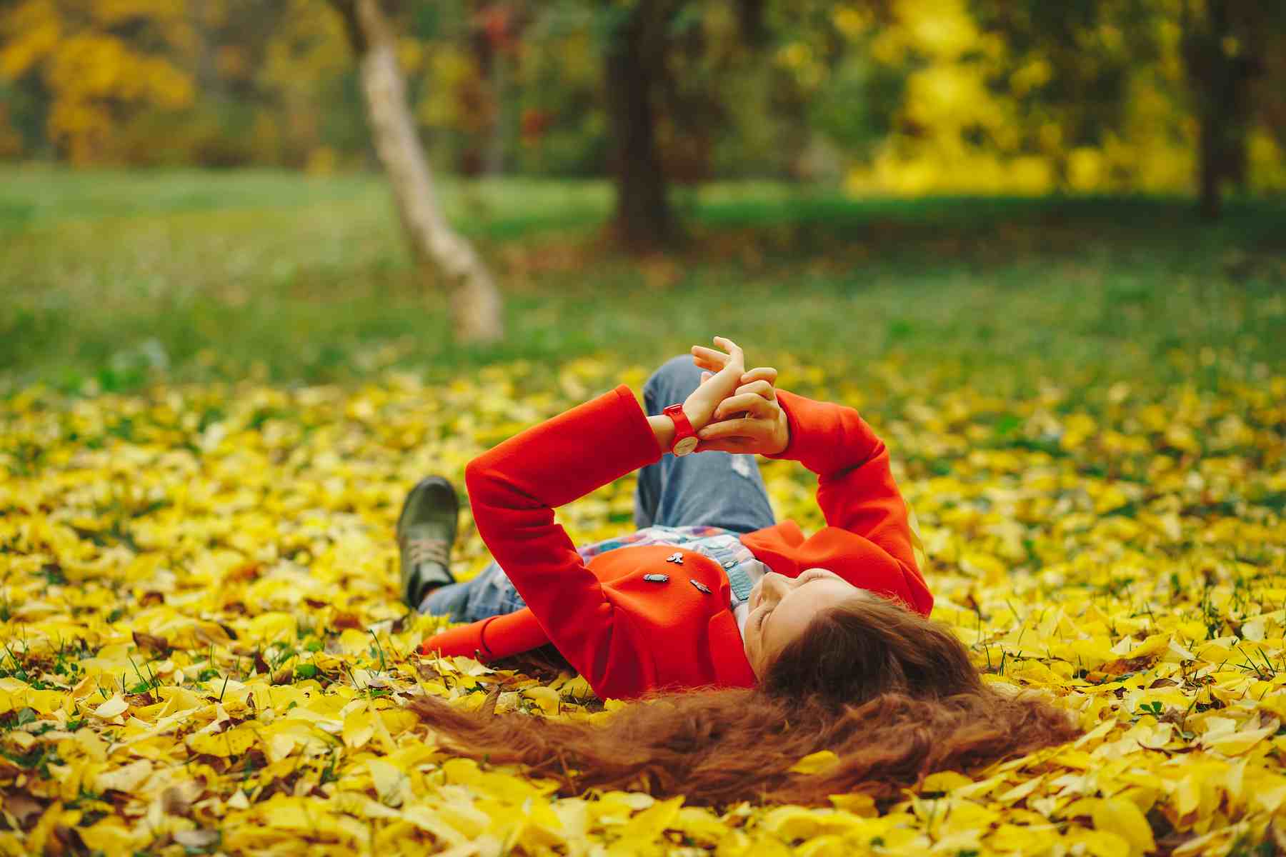 young-beautiful-lady-surrounded-autumn-leaves (1).jpg young-beautiful-lady-surrounded-autumn-leaves (1).jpg